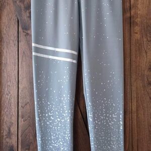 NWOT M/L Yogi Gray Pants Shimmer Silver waist=14"-18" Inseam=28” Rise=12”C5220